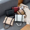 Små klassiska PU Läder Crossbody Väskor För Kvinnor 2021 Skulder handväskor och Purses Women's Luxury Trending Cross Body Bag Q1204