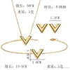 Beichong Lettera V Bracciale con ciondoli collana orecchini set per donna Acciaio inossidabile Bracciale a catena in oro argento V Triangolo Orecchini carini