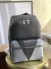 Nouvelle version M30735 Discovery Backpack Finement en relief Taiga Leather Man Business Backpack Messenger Body Body PM Mens Backpack Bags293J