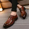 Män oxfords skor bröllopsfest brogue skor krokodil mönster man klänning läder formell affärssko