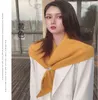 Bufandas de punto triangulares coreanas para mujer, chal cálido de Color sólido para exteriores, bufanda de regalo anudada de doble cara creativa 220106