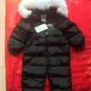 hoge kwaliteit baby-jumpsuit Dikke donsjassen voor jongens en meisjes Kinderskikleding Winterwarme kleding met bontmuts