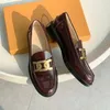 Bordo Catena Klasik Kate Loafer'lar Ayakkabı Cilalı Hakiki Buzağı Deri Altın Zincirler Flats kadın Lüks Tasarımcılar Düz Elbise Ayakkabı Bayanlar Fabrika Ayakkabı