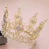 2021 Piękna księżniczka głowy Głowy Chic Bridal Tiaras Akcesoria Oszałamiające kryształy Perły Ślubne Tiaras i korony 12108