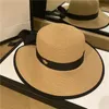 Zonhoeden Kleine Bee Straw Hat Europeaan en Amerikaans Retro Gold Gold Blaided Hat vrouwelijke losse zonnebrandcrème Sunshade Flat Cap Visors HATS8552210