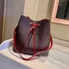 20SS Luxury Designer Néonoé Kvinnor Mode Väskor Klassisk Brev Dragkropp Bucket Causcal String Lady Handväskor Wallet Coin Purses