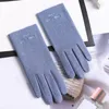 Cinq doigts gants femmes hiver section mince garder écran tactile chaud plus velours à l'intérieur lettre broderie femme gants de conduite élégants1