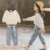 Lente 2020 Kids Meisjes Kleding Set Hooded Sweatshirt Losse Jeans Broek 10 12 y 2 stks Past Teenage Trainingspakken Kinderkleding LJ200916