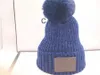 Beanie Nieuwe Winter Caps Hoeden Vrouwen Motorkap Dikker Mutsen Met Echt Wasbeer Bont Pompons Warme Meisje Caps Pompon Beanie Pluche dikke Hoed