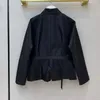 Женские куртки дизайнер 2020 Модная куртка для женщин Свободная цепочка Полиамидная униформа с капюшоном с длинными рукавами Пальто для женской верхней одежды Дизайнер AW5Z