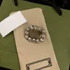 럭셔리 디자이너 쥬얼리 브로치 핀 유명한 편지 다이아몬드 고품질 장식품 남성 여성 드레스 액세서리 의류 장식