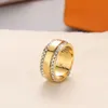 Topkwaliteit luxe 316L titanium stalen ring hoge kwaliteit graveren vier gekleurde emaille ontwerp man vrouw ringen vakantie geschenken277j