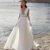 Bohemian Bröllopsklänning 2021 Långärmad V-Neck Golvlängd Chiffon A-Line Lace Back Bridal Gowns With Belt Charming
