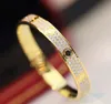 20224 V Gold Luxury Quality Charm Bracelet Punk Band avec diamants en trois couleurs plaqué pour les femmes Bijoux de mariage Gift AVEC BOX TIMP PS3369A