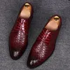 Chaussures en cuir formelles hommes robe chaussures d'affaires mâle géométrique rouge Oxfords fête mariage décontracté hommes appartements Chaussure Homme Y200420