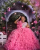2022素敵なピンクの花の女の子の服を着てジュエルネックレースのアップリケクリスタルビーズフリルチュールティアード3D花床の長さ子供誕生日の女の子ページェントガウン
