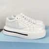 2022 lente en zomer nieuwe dikke bodem kleur matching broodschoenen vrouwen lace up hoge top kleine witte schoenen sport casualshoes MKJ0002