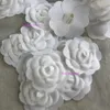 Camelia di colore bianco Parte fai-da-te 8X8CM bastone di fiore di camelia autoadesivo su borsa o carta per imballaggio boutique C