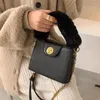 Tasarımcı-Yeni Kış Yumuşak Faux Kürk Crossbody Çanta Kadınlar için Tasarımcı Kilidi Peluş Kolu Kare Küçük Kılıf Kadın Çanta