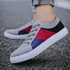 2021 Erkekler Moda Rahat Ayakkabılar Tuval Sneakers Siyah Beyaz Mavi Gri Kırmızı Erkek Koşu Yürüyüş Tarzı Out Çıkış