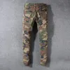 Calças de brim masculinas estilo italiano calças de brim do exército verde camuflagem retalhos calças casuais fino ajuste marca streetwear estiramento biker237d