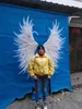 高品質の天然の羽の天使の羽のウェディングウォールの装飾ホームレストランバーの家の居間の装飾いい撮影小道具