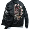 폭격기 재킷 남자 겨울 자수 애니메이션 파일럿 재킷하라 주쿠 일본 스트리트웨어 야구 재킷 두꺼운 따뜻한 청소년 캐주얼 새로운 LJ201013
