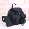 Grossist mode ryggsäck för kvinnor mode canvas ryggsäck för män axelväska handväska klassisk ryggsäck messenger bag fallskärmstyg