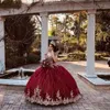 Luksusowy Burgundia Cekinowa Suknia Balowa Quinceanera Dresses 2022 Złote Koronkowe aplikacje Zroszony Open Back Sweet 16 Dress Prom Pageant Suknie Glitter Vestidos DE 15 Años