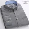 Mens manga comprida Sólida Oxford vestido camisa masculina casual regularwith esquerdo peito bolso tops botão para baixo camisas lj200925