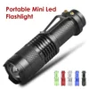 Bärbar Mini LED ficklampa Torch Lampan med 3 belysningslägen Ultra-Bright Zoomable ficklampa för inomhus utomhus camping nödsituation oss