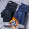 2020 Vinterbearbetning Jeans Män Svart Färg Slim Fit Stretch Tjock Velvet Byxor Varm Jeans Casual Fleece Byxor Man G0104