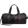 Varm A ++ Kvalitet Män Klassisk Mjukt Läder Fitness Gymväska Svart Brun Cylindrisk Sportväska Designer Singel Shoulder Travel Bag Q0113