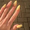 lindas uñas amarillas