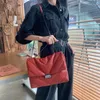 Mode lingge kedjor kvinnor axelväskor designer crossbody handväska lyx mjuk pu läder messenger väska stor kapacitet tote plånböcker