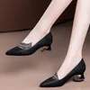 春秋の女性のパンプスクリスタルブリンズの靴メッドヒールドレスシューズの木のスリップ靴青い黒Zapatos Mujer 9365N