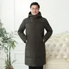 30 graus Middleaged Men Winter Down Casat para pai PLARS TAMANHO 4XL Long White Duck Down Jacket Men Howleed Loose Down Parka Men 201116