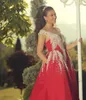 Lyxiga röda kvällsklänningar Crystal Pärlor Design Indien Arab Africa Prom Klänningar Sexig V Neck Custom Made Sweep Traim Formal Robe de Soirée