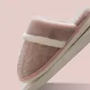 2020 Winter Nieuwe Huis Dames Slipers Effen Katoen Pluche Warme Slaapkamer Paar Schoenen Comfortabele Indoor Vrouwen Furry Slippers