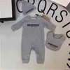 幼児生まれの赤ちゃん女の子デザイナーブランドレターコスチュームオーバーオール服ジャンプスーツキッズボディスーツ服用ロンパース服220105