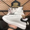 2023 all'ingrosso uomo donna designer di lusso scarpe casual 3M riflettente in vera pelle sneaker moda donna velet morbido massaggio piattaforma esterna scarpe da ginnastica sneakers