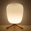 E27 Ultra Moderna Mini Moda Fosco Lampshade de vidro e suporte de madeira Textura de mesa Lâmpada de mesa com fonte de luz US Plug Indoor