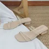Glida på tofflor trendiga kvadratklackar vita kvinnor skor sommar mjuka eleganta band sandaler damer strand flip flops y200423