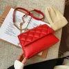 Ny solid färg PU Läder Crossbody Väskor 2020 Sommarkedja Crossbody Bag Designer Lady Shoulder Messenger Bag Purse Bolso Mujer