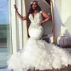 アフリカ人マーメイドのウェディングドレス恋人のフリルロイヤル列車ブラック花嫁のドレスビーズフォーマルブライダルガウンプラスサイズのページェントローブデマリアージュヴェスディドノヴァ2022