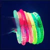 Toys LED Cadeaux éclairés bracelets scintiller Glow Flash Light Sticks Up Bracelet Bar Bar Party Decoration Kids Toy Z5675 Drop Livraison 20