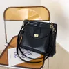 HBP 2021 حقائب سوداء كبيرة مصمم الفاخرة حقيبة الكتف كيس أكياس رسول الإناث الصلبة الصليب الصليب الجسم حقائب ذات جودة عالية السيدات