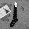Mulheres menina carta meias branco preto respirável letras longo curto meia moda meias para presente parte whole7395168