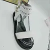 2021 - Sandali con plateau in pelle di vitello nuovi di lusso Top Designer Rivet Flat Saidandals da donna 35-41 con scatola