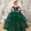 濃い緑の花の女の子のドレス